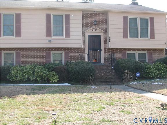 3rd image of 220 Greenwood Dr