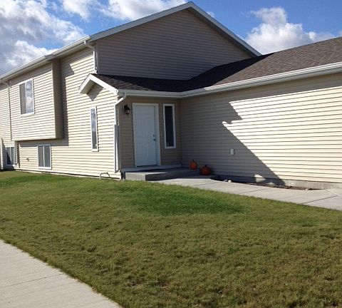 3rd image of 905 31st Ave W