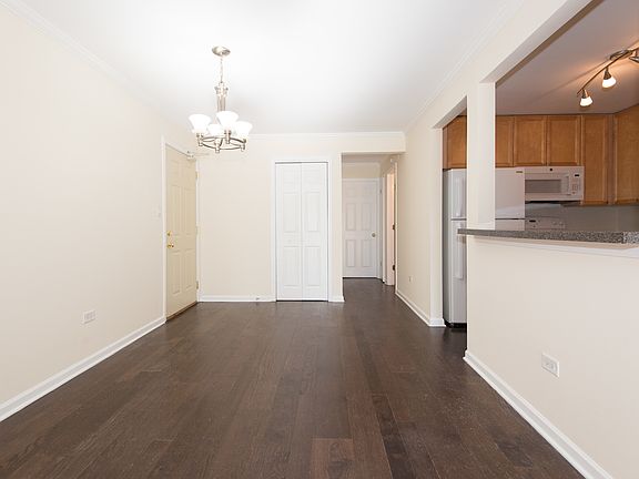 4th image of 511 E Spruce Dr APT 1B