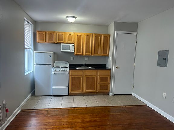 4th image of 3416 Spring Garden St #B23