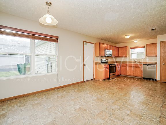 4th image of 7209 Reynolds Crossing Dr