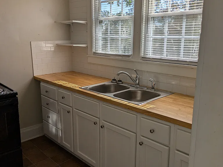 1526 Heath St — Photo 5
