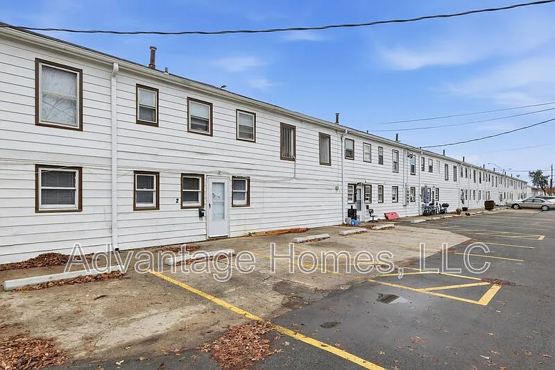 1015 N Scott Ave #15