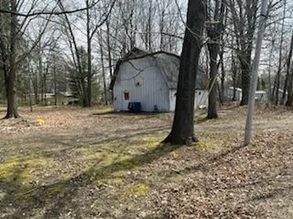 147 Victory Rd, Houghton Lake, MI 48629