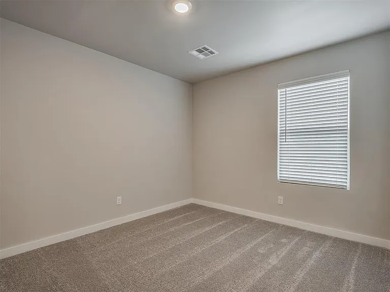 520 NW 176th Ter — Photo 41