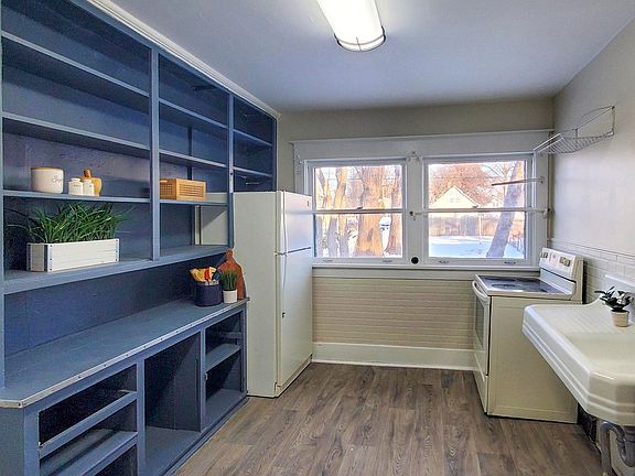 4th image of 1016 Sumner St