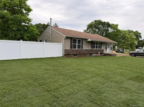 159 Alexander Avenue, Holbrook, NY 11741