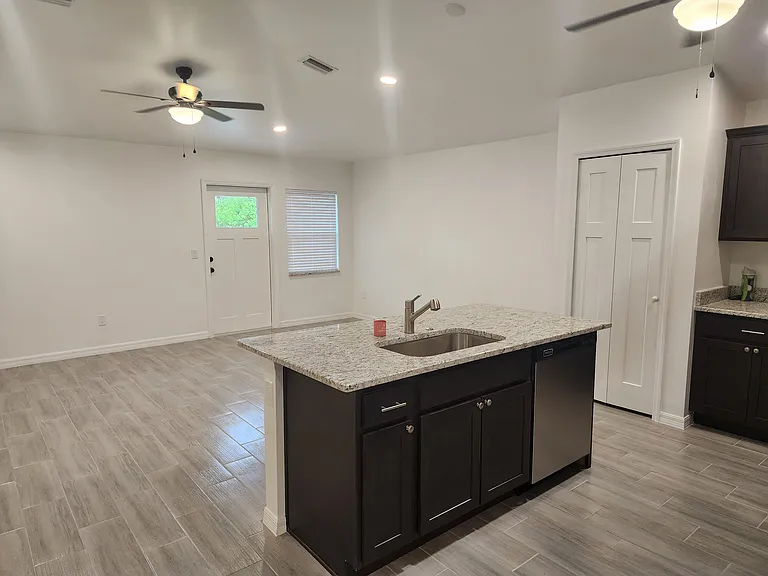 2434 Luther Rd #B — Photo 2