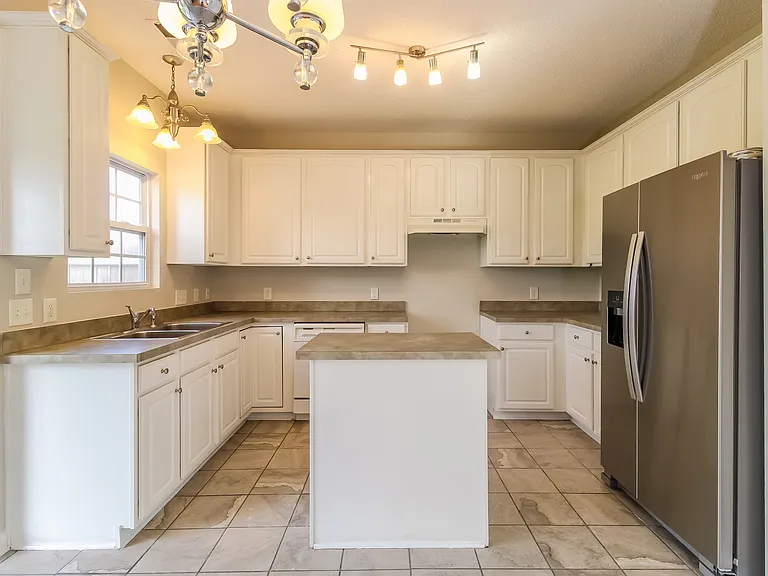 1225 Hampton Park Dr — Photo 7