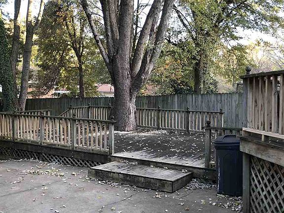 5th image of 414 Saint John Ave