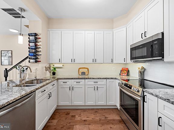 3rd image of 13947 Hollow Wind Way #201