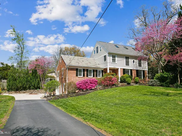 1305 Key Dr, Alexandria, VA 22302