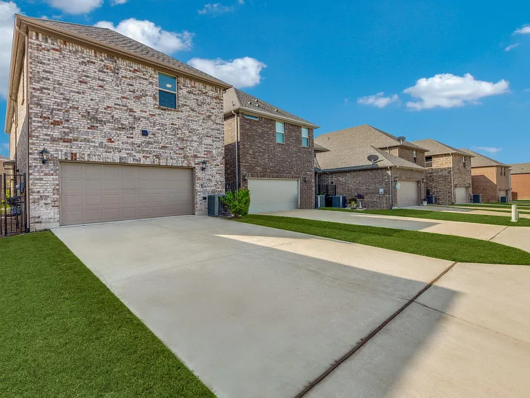 1366 Elaine Dr — Photo 11