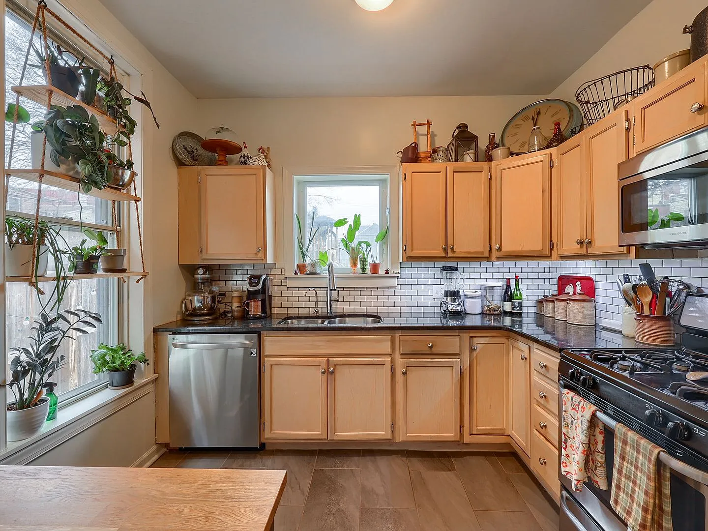Large 3 Bedroom in Midtown — Photo 4