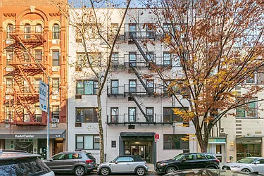 425 East 75th Street in Lenox Hill