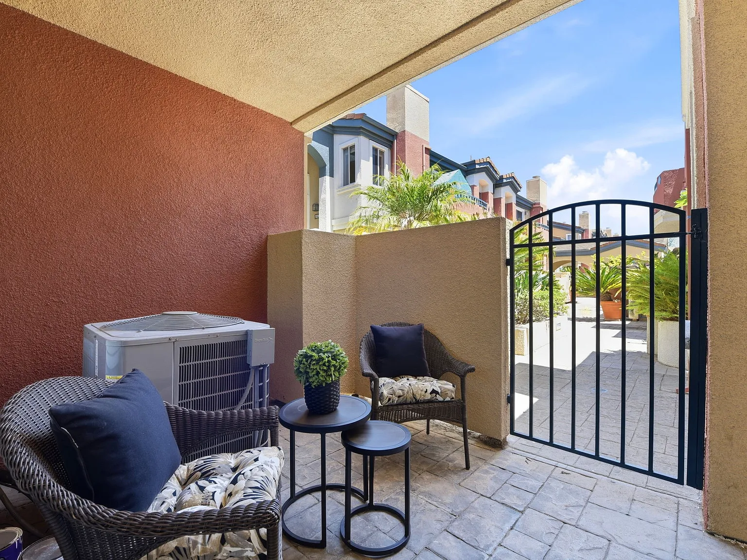 2 bed, 1305 sqft, $3,800 — Photo 2