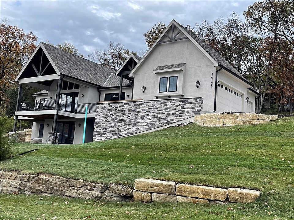 2nd image of 16135 Canterbury Rd