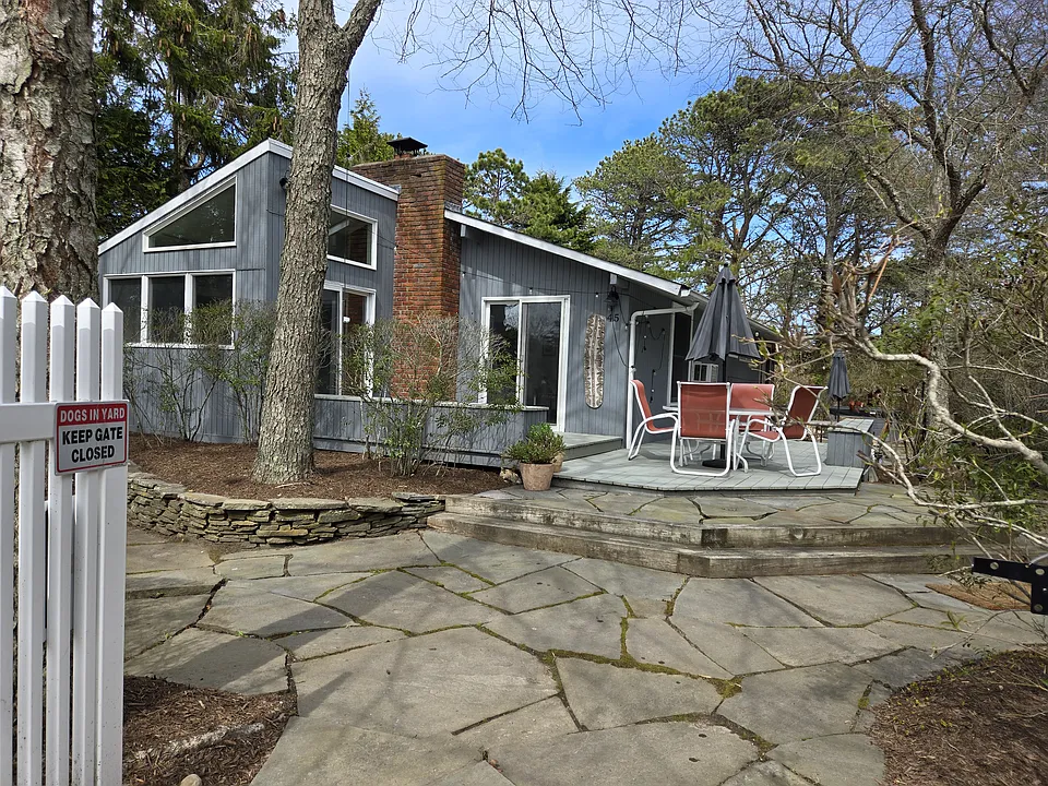 45 Hampton Ln