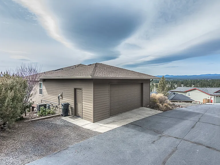 1784 SW Troon Ave — Photo 22