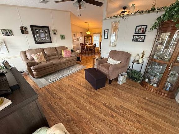 4th image of 1415 Main St #419