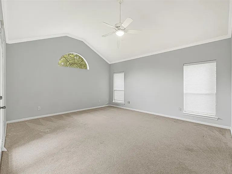 7915 Wolfield Ln — Photo 8