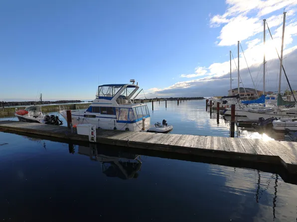 1585 Field Rd #312, Sechelt, BC V7Z 0H1