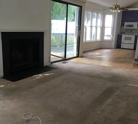 3rd image of 3128 Castlebury Dr