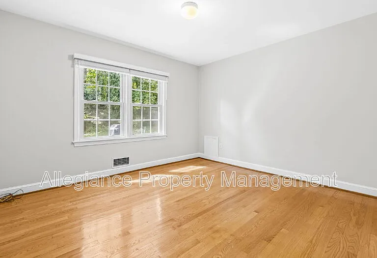 3548 N Valley St — Photo 21