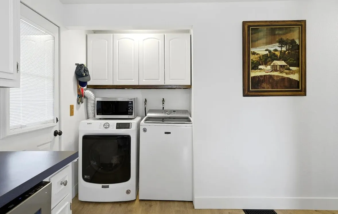 3 bed, 1.5 bath, 1188 sqft, $2,300 — Photo 4