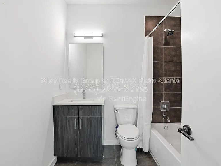 1463 La France St NE #8 — Photo 26