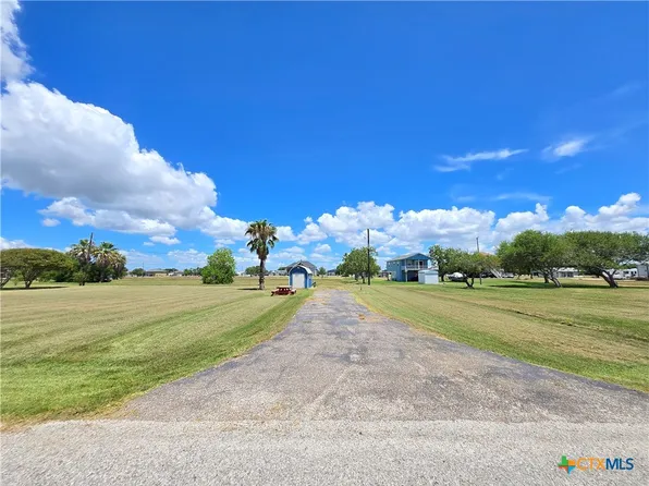 937 Bayview Dr, Palacios, TX 77465