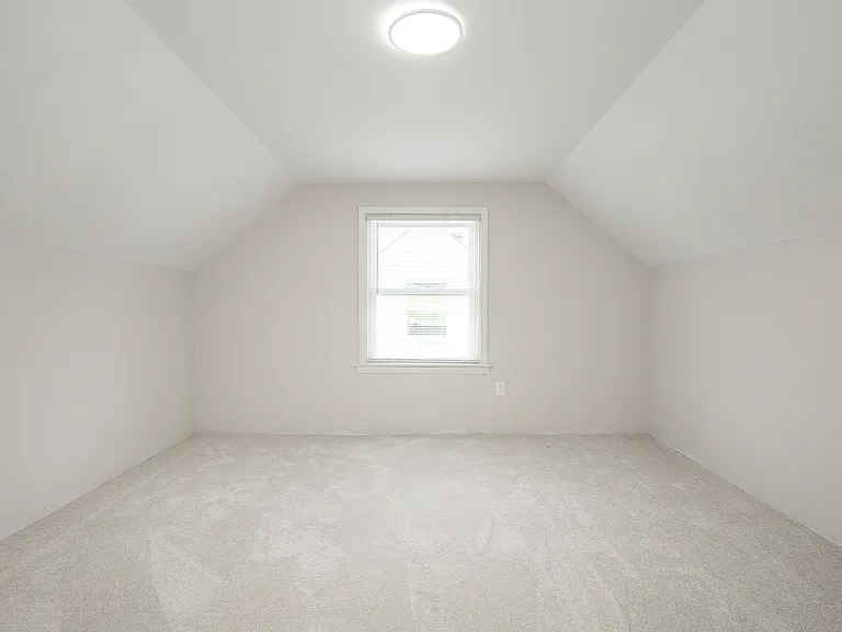 26351 Farringdon Ave — Photo 19