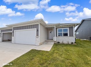 2939 Lake Hill Dr, Des Moines, IA 50320
