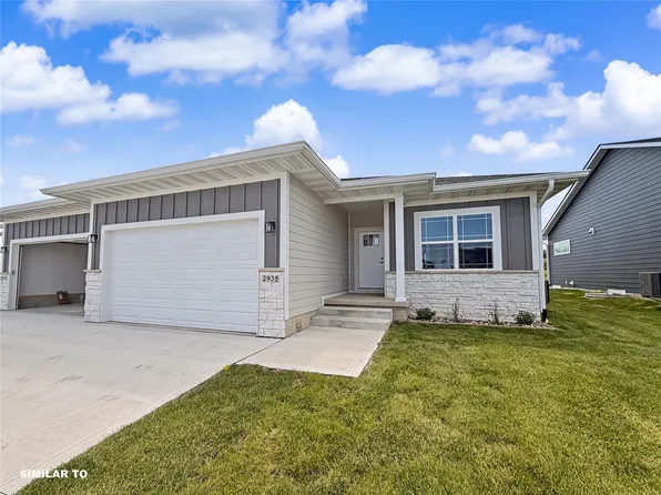 2939 Lake Hill Dr, Des Moines, IA 50320