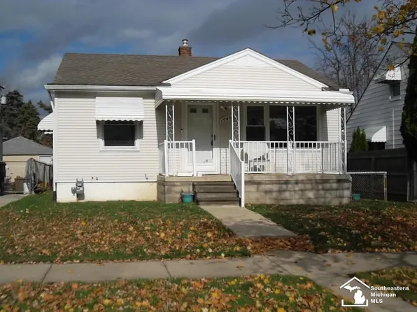1546 Chestnut St, Wyandotte, MI 48192