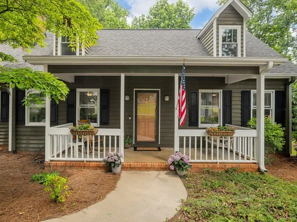 122 Parris Ridge Dr, Boiling Springs, SC 29316