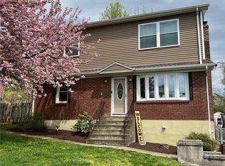 72 Lafayette Dr, New Windsor, NY 12553