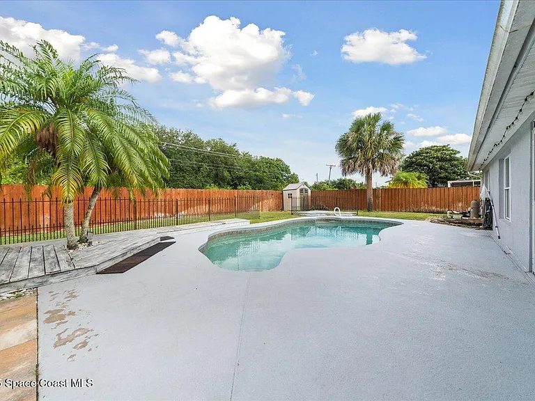 897 Hunters Creek Dr — Photo 6