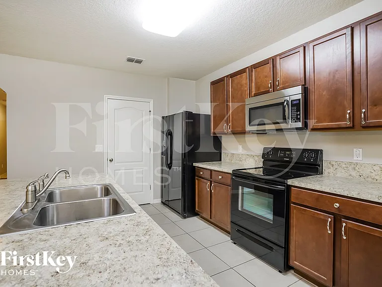 16736 Citrus Pkwy — Photo 7
