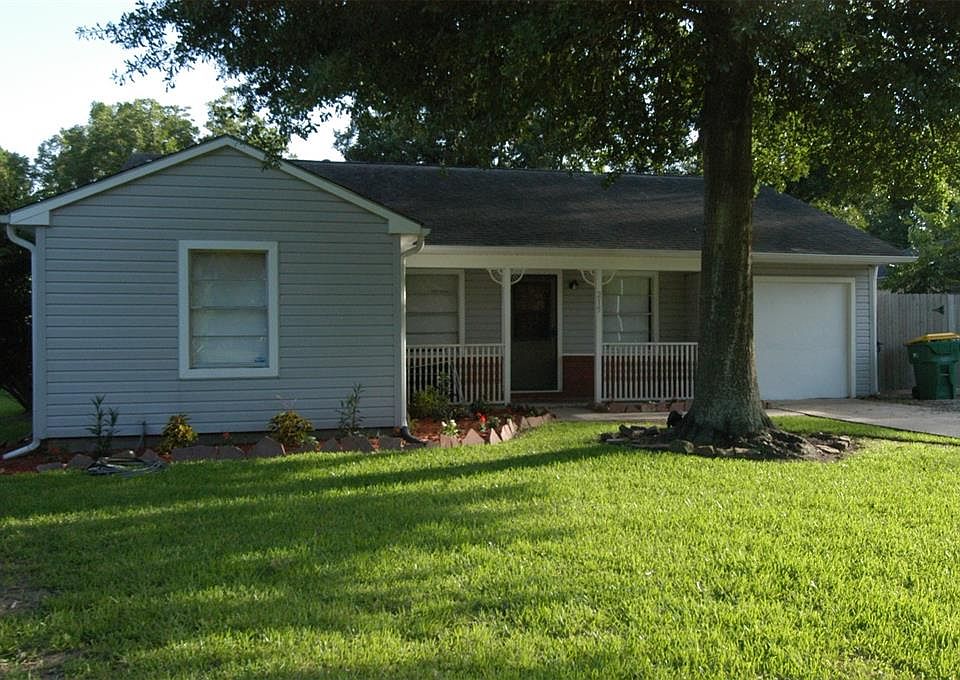 1st image of 215 Lakewood Dr