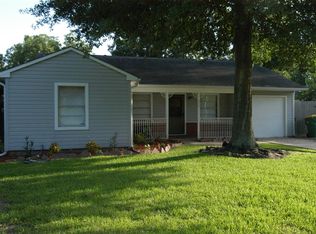 215 Lakewood Dr, Baytown, TX 77520