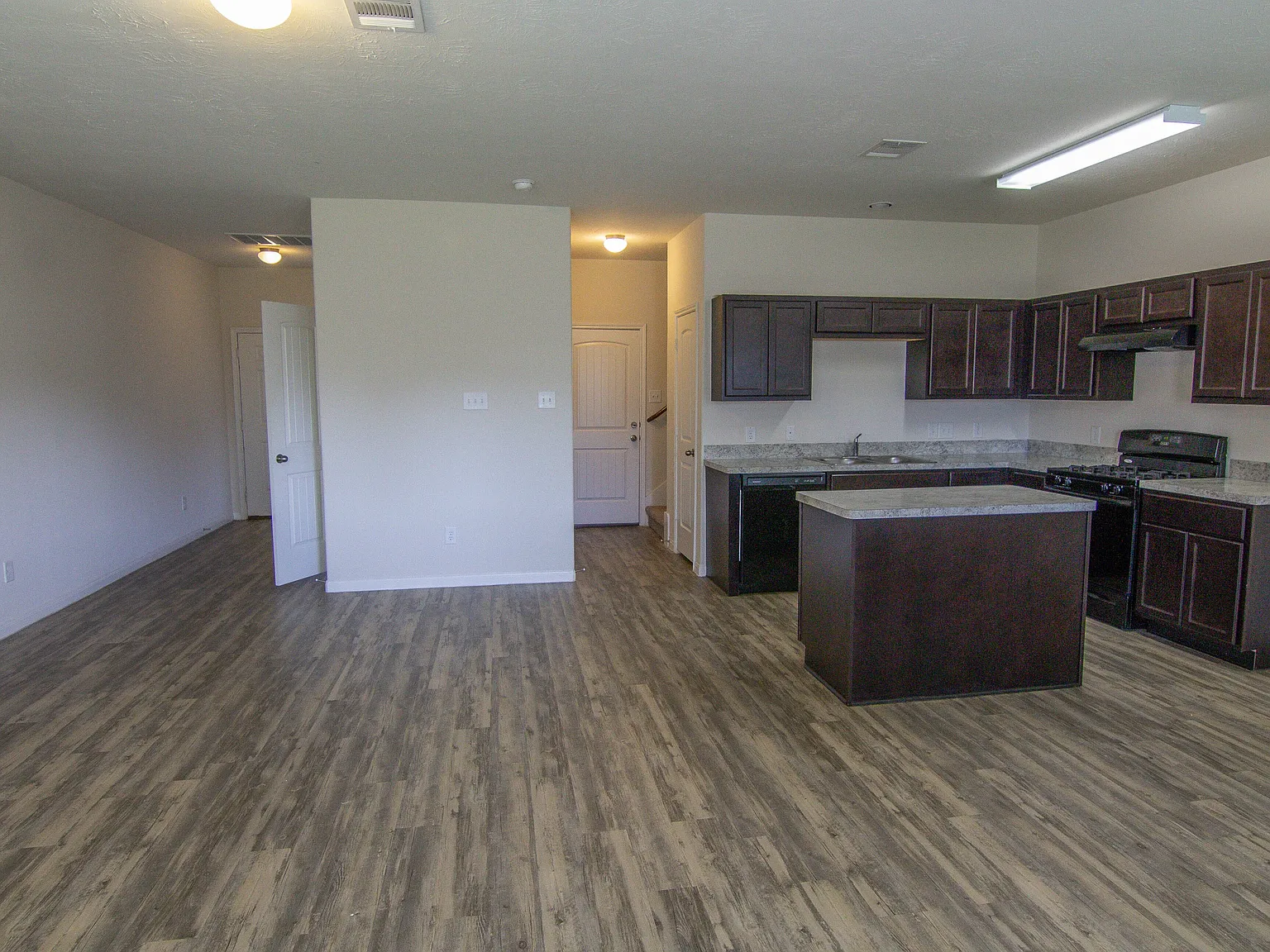 Brenwood Circle Townhomes — Photo 3