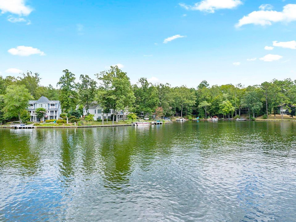 1st image of 4 Lakeview Cir