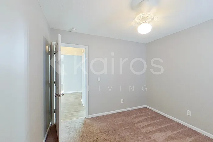 261 Alexander Pointe Dr — Photo 16