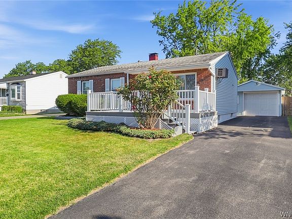3rd image of 250 Desmond Dr