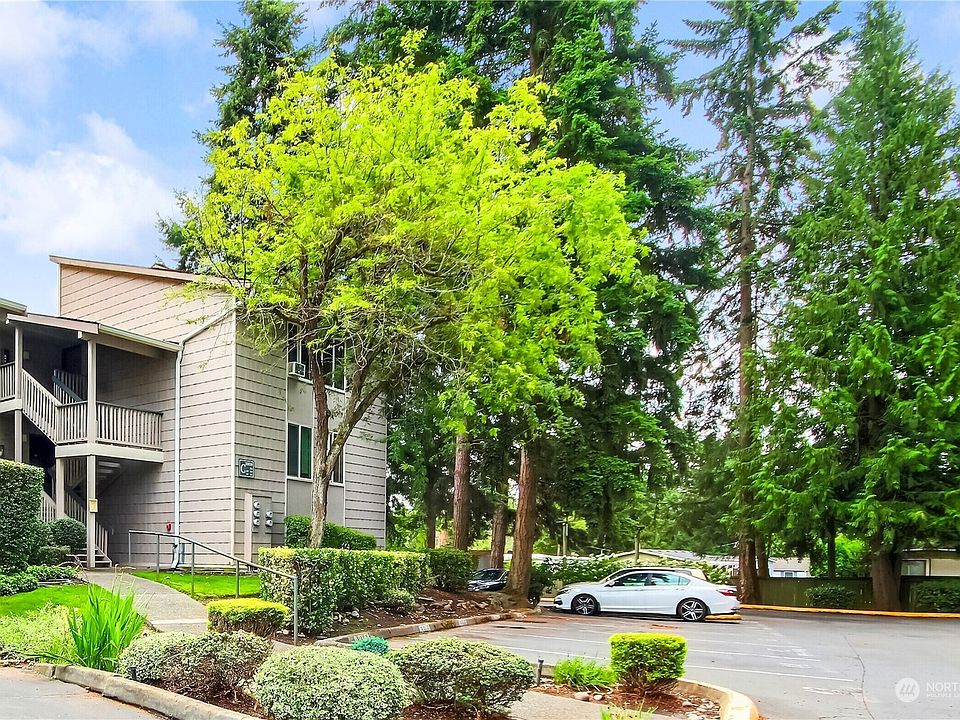 This charming home is set within beautifully manicured grounds that create an inviting first impression.>
