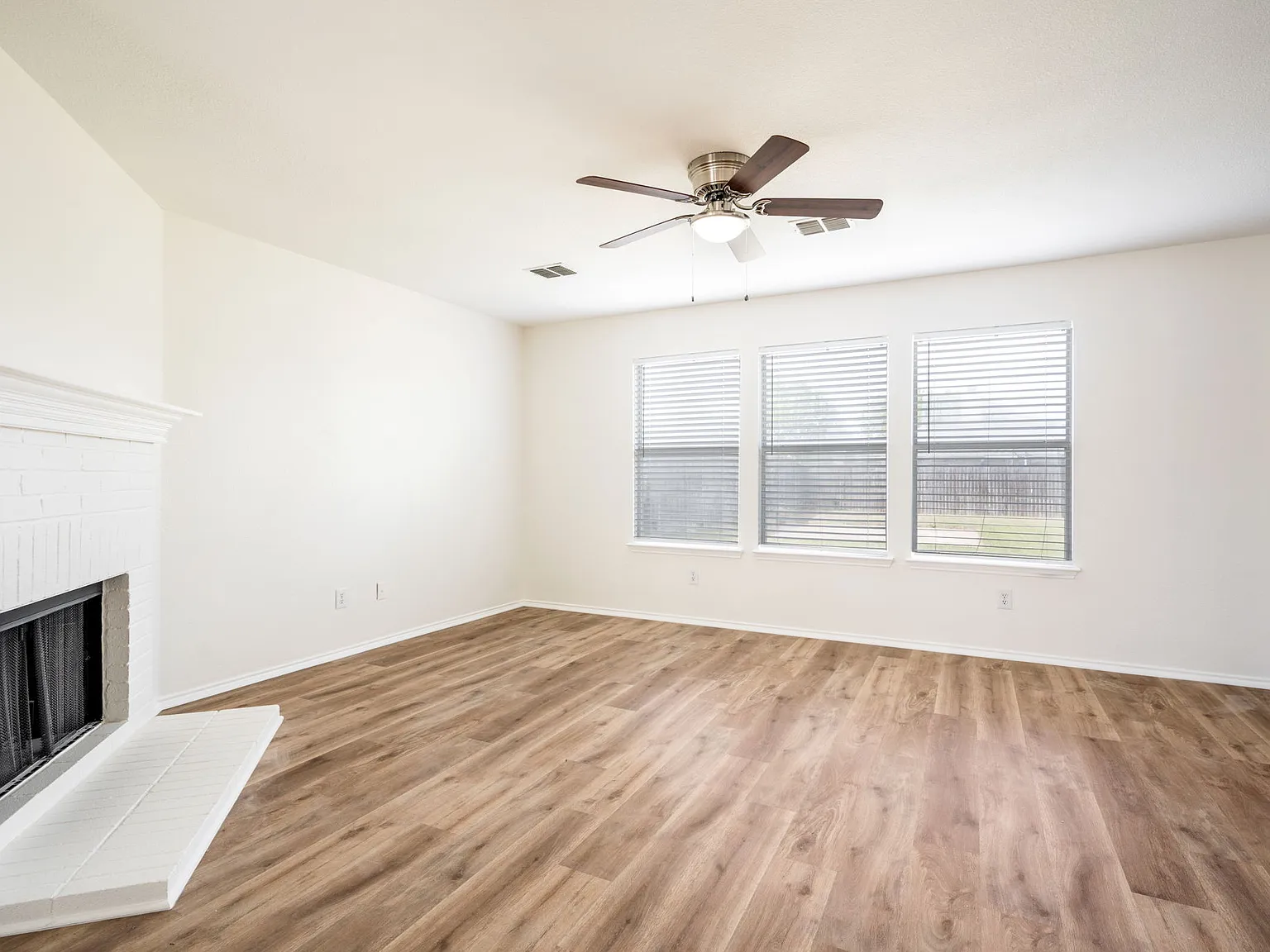 3 bed, 2.5 bath, 2000 sqft, $1,950 — Photo 4