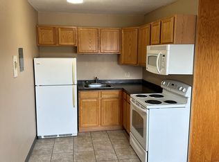 910 Maple St APT 8, Lisbon, ND 58054