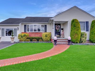 2 N Walnut Place, Massapequa, NY, 11758