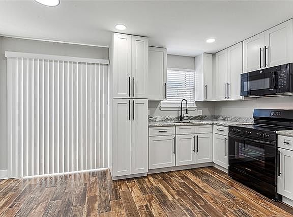 5th image of 900 Avenue H APT A